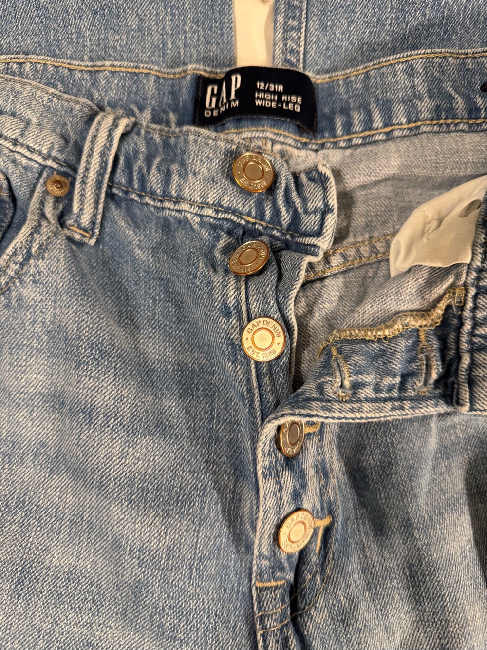 GAP Light Blue High-Rise Wide-Leg Jeans Size 12/31 Length 28”.